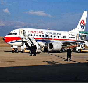 白云机场空运航空快运业稳步发展的原因是什么？